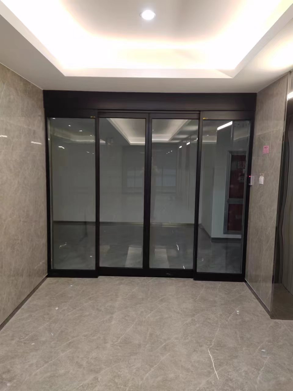 滨湖区玻璃伸缩门